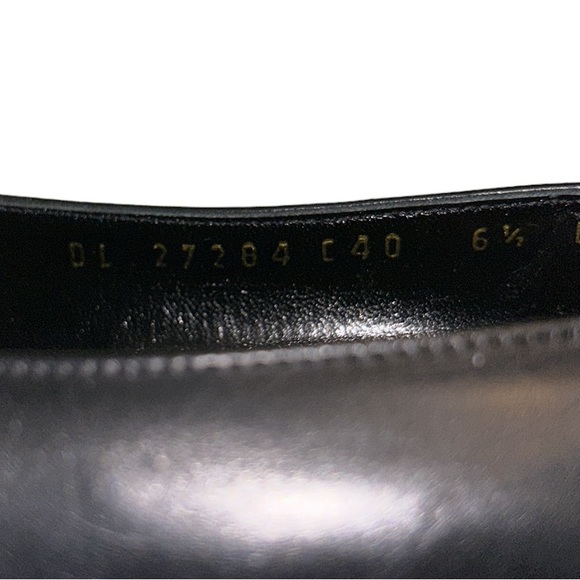 Salvatore Ferragamo Vintage Black & Patent Ribbon Cap Toe Kitten Heels - 6.5 - Picture 15 of 16